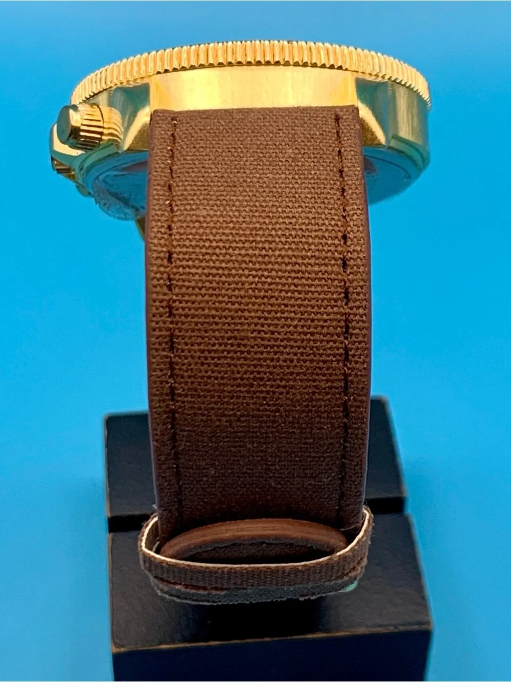 L&CO. Fashion Sport Quartz Wristwatch Faux Subdials Gold Tone Finish Working